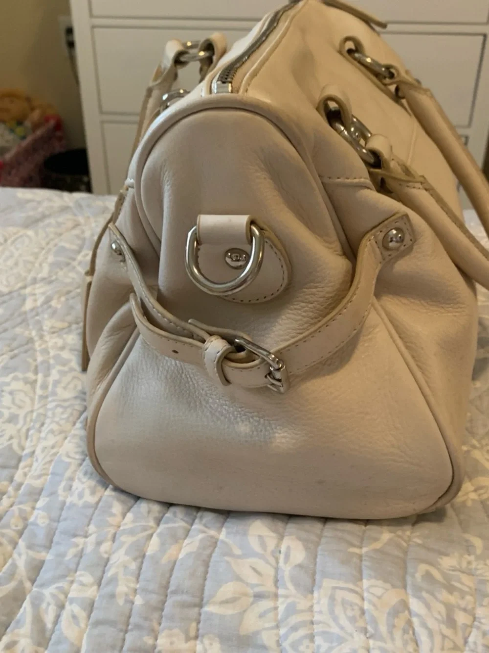 Danier Cream Leather Shoulder Bag with Silver Hardware